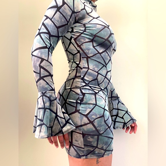 Sabora Chrome Diamond Shaped Dress, Size 6 - Picture 3 of 3